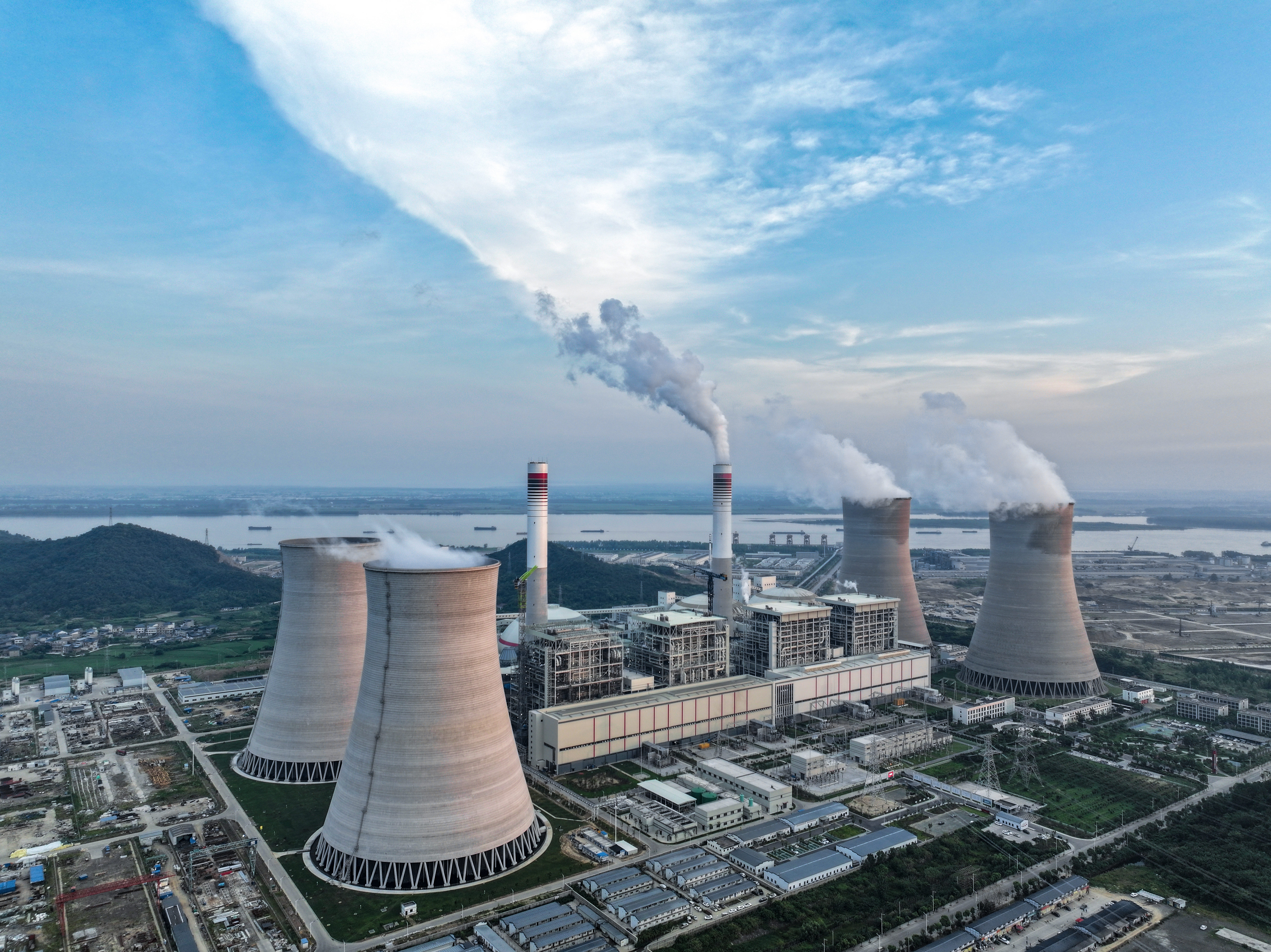 2026年全国电力系统运行方式汇报分析会暨并网电厂涉网安全管理联席会议在京召开