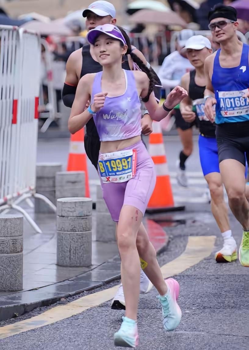 武汉马拉松：中外跑者共赴春日之约