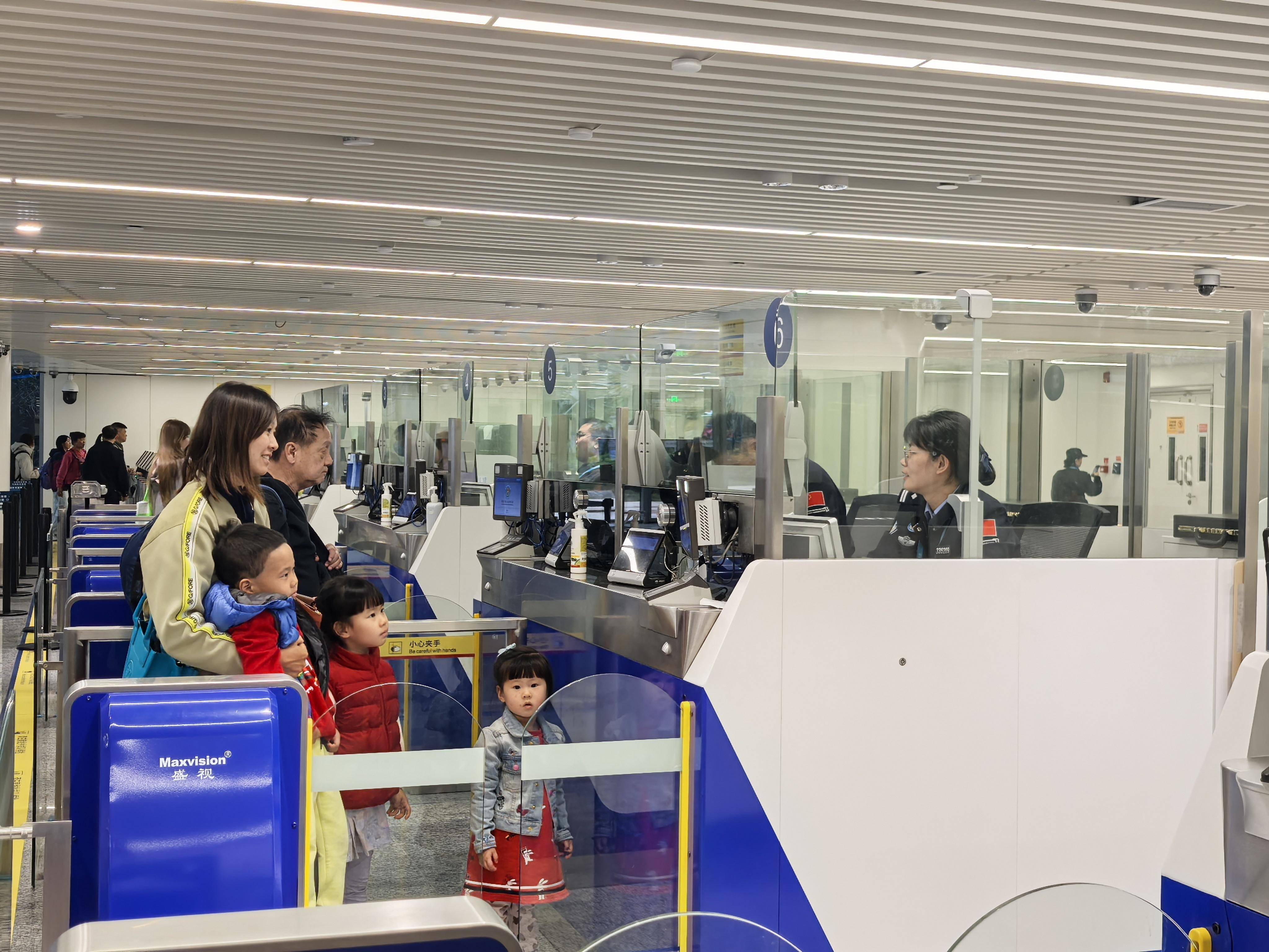 今年一季度广州白云边检站查验出入境外籍人员同比增长超36%