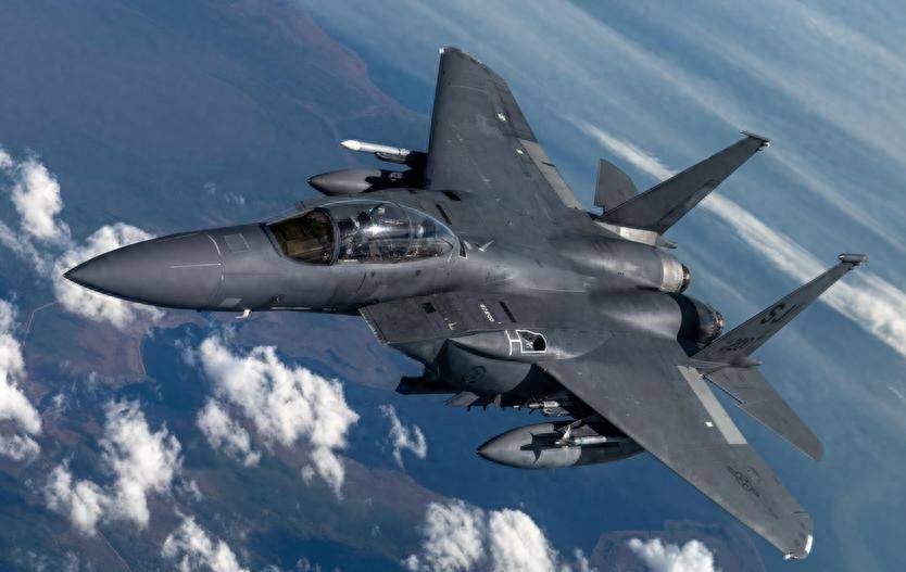 2架美国“黑鹰”被伊朗山民击中！秘密武器遭曝光，伊朗：新防空系统将陆续亮相！特朗普40年前就说要“抢伊朗石油”、夺哈尔克岛