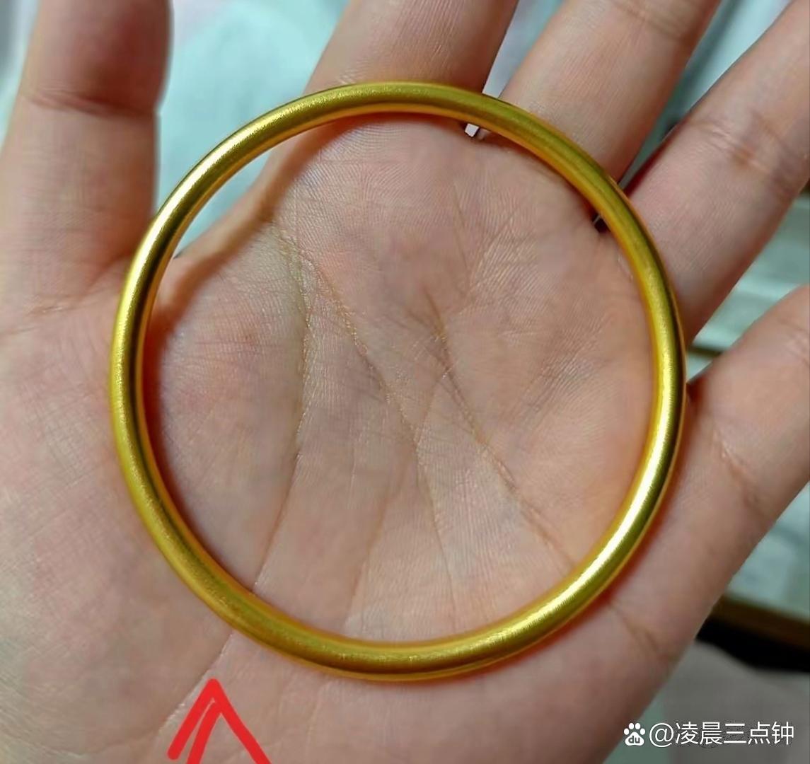消博会买黄金：40克手镯省2000多元，“一口价”产品“不是想调就能调”