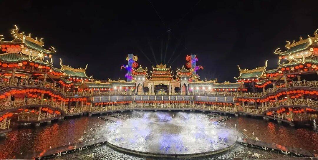 万岁山武侠城常态化无人机表演点亮文旅新“夜”态
