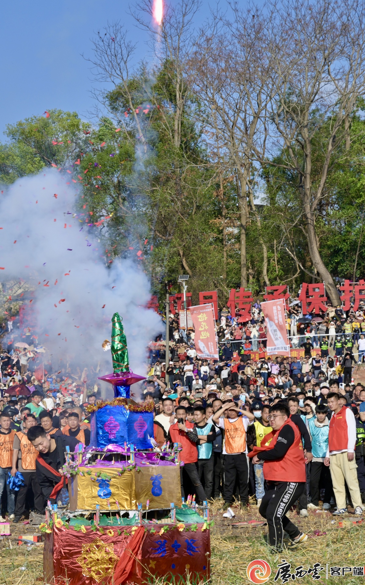 广西三江：燃情抢花炮 欢度“三月三”