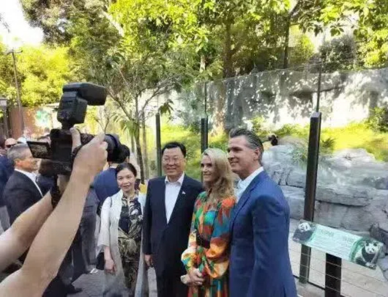中国驻美国大使谢锋参观摩根路易斯律师事务所总部