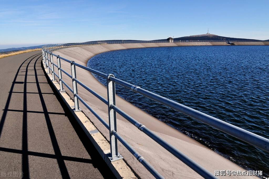 大手笔回购+业绩高增长股揭晓，7股砸出“深坑”