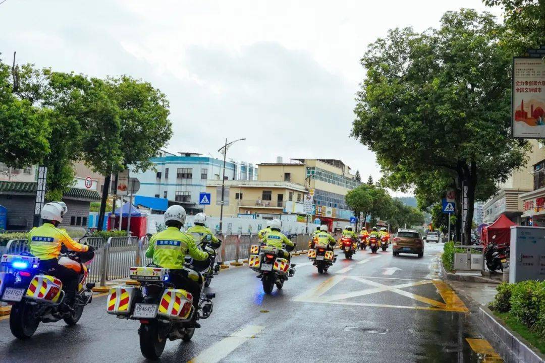 全国首支机器人交警中队，正式上岗！